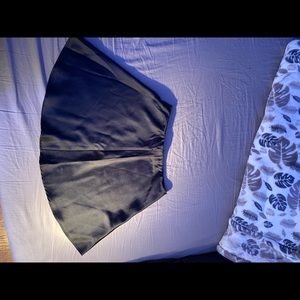 Simple float black skirt. Size Small